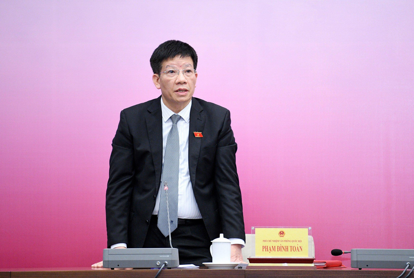 Ông Phạm Đình Toản, Phó Chủ nhiệm Văn phòng Quốc hội phát biểu chỉ đạo tại cuộc họp sáng 12/12.