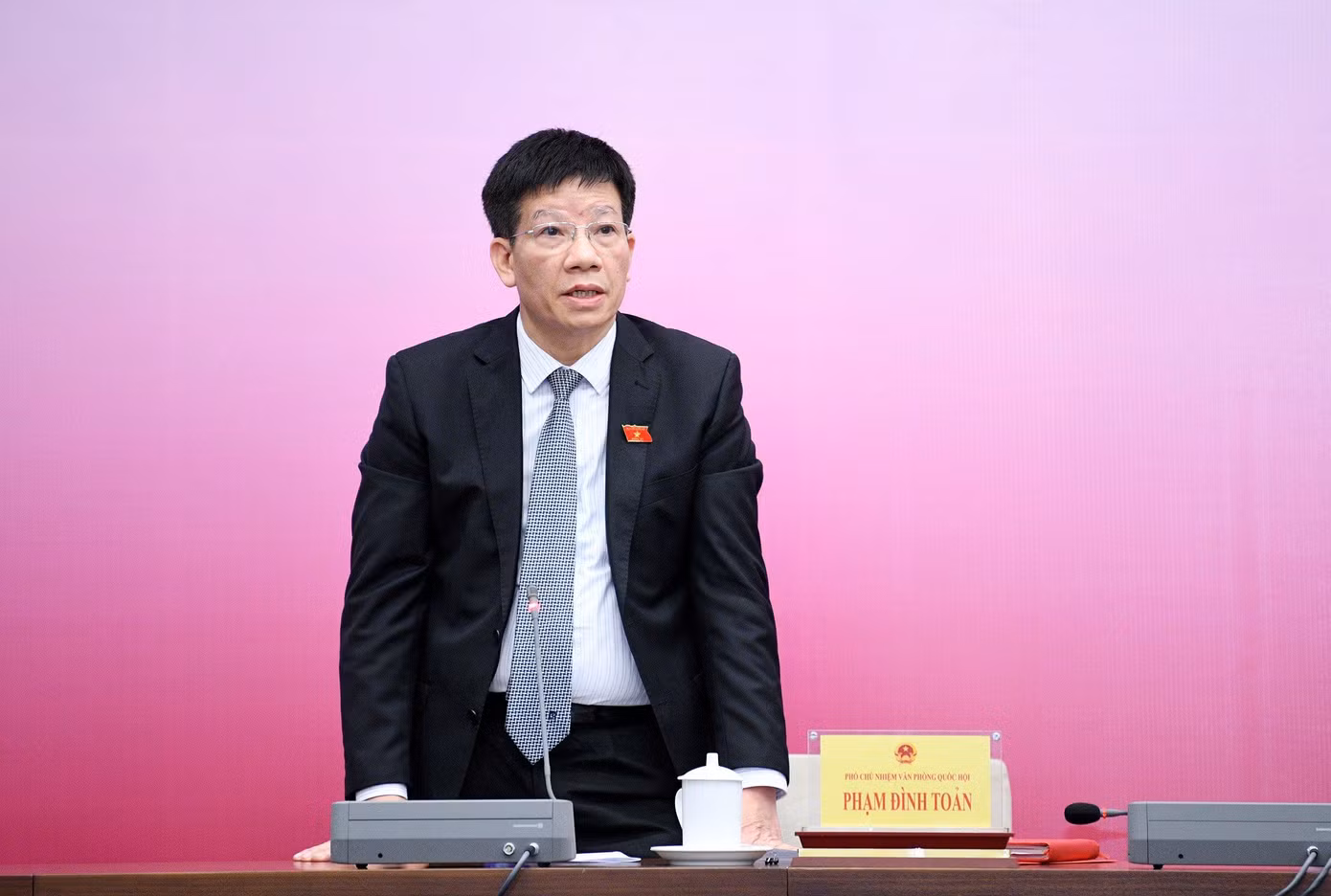 Ông Phạm Đình Toản, Phó Chủ nhiệm Văn phòng Quốc hội phát biểu chỉ đạo tại cuộc họp sáng 12/12. Ông Phạm Đình Toản, Phó Chủ nhiệm Văn phòng Quốc hội phát biểu chỉ đạo tại cuộc họp sáng 12/12.