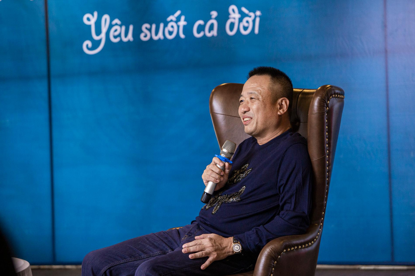 Tác giả Phong Huyền chia sẻ bị Lê Minh Sơn "ép" viết thơ. Ảnh: QUYÊN PHẠM.