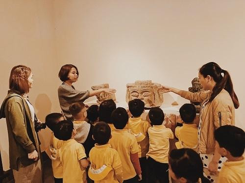 Tìm giải pháp để gỡ những điểm nghẽn cho đầu tư, sử dụng hiệu quả các nguồn lực phát triển văn hóa. Ảnh: BTMTVN. Tìm giải pháp để gỡ những điểm nghẽn cho đầu tư, sử dụng hiệu quả các nguồn lực phát triển văn hóa. Ảnh: BTMTVN.