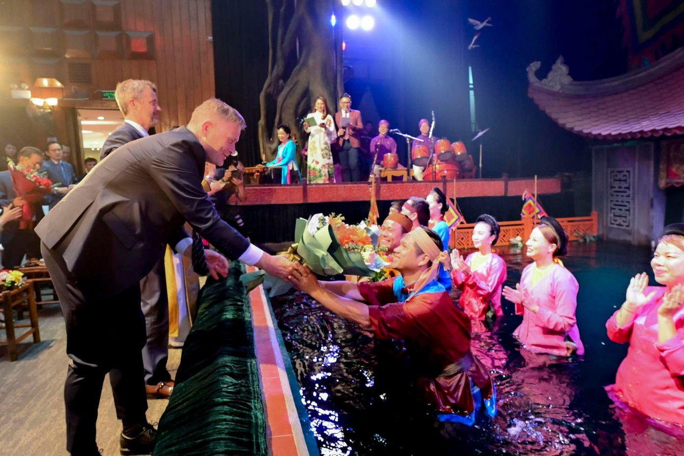 Văn hóa truyền thống chính là nguồn lực để phát triển du lịch, quảng bá hình ảnh đất nước. Ảnh: NHMRTL. Văn hóa truyền thống chính là nguồn lực để phát triển du lịch, quảng bá hình ảnh đất nước. Ảnh: NHMRTL.