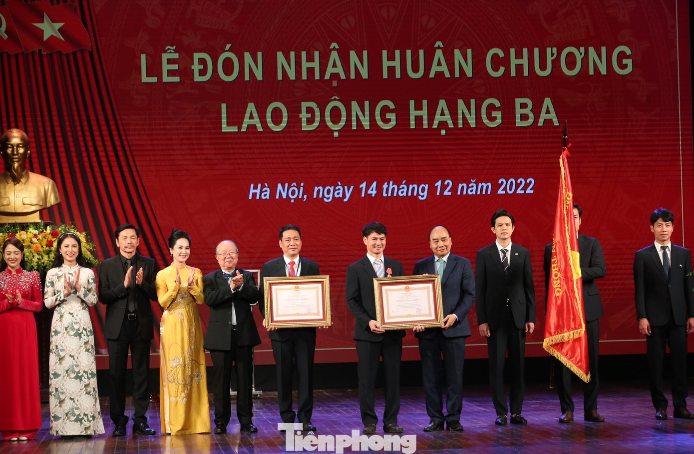 Nhận nhiệm vụ chèo lái con thuyền Nhà hát Kịch Việt Nam trong giai đoạn mới, NSƯT Xuân Bắc phát huy truyền thống các thế hệ đi trước và không ngừng phấn đấu để Nhà hát Kịch Việt Nam xứng danh &quot;anh cả đỏ&quot;.