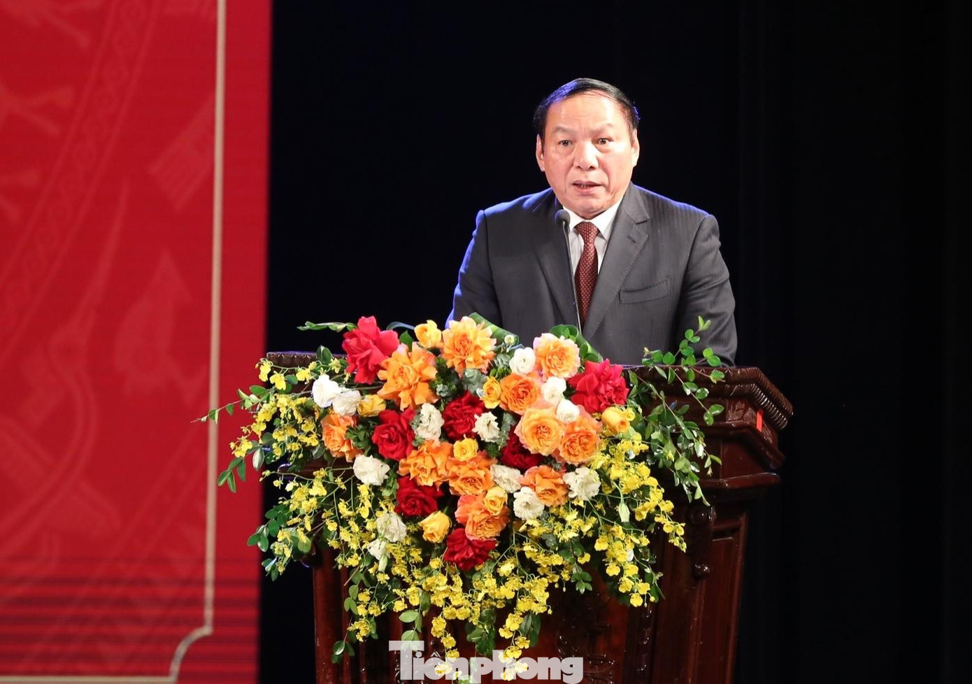 Biểu dương những thành tích đáng tự hào mà Nhà hát Kịch Việt Nam đạt được, Bộ trưởng Bộ Văn hóa, Thể thao và Du lịch Nguyễn Văn Hùng khẳng định trải qua 70 năm hình thành và phát triển, các thế hệ cán bộ, nghệ sĩ Nhà hát Kịch Việt Nam luôn đoàn kết, hoàn thành xuất sắc nhiệm vụ mà Đảng và Nhà nước giao phó, dàn dựng nhiều tác phẩm giá trị, để lại dấu ấn trong lòng công chúng.