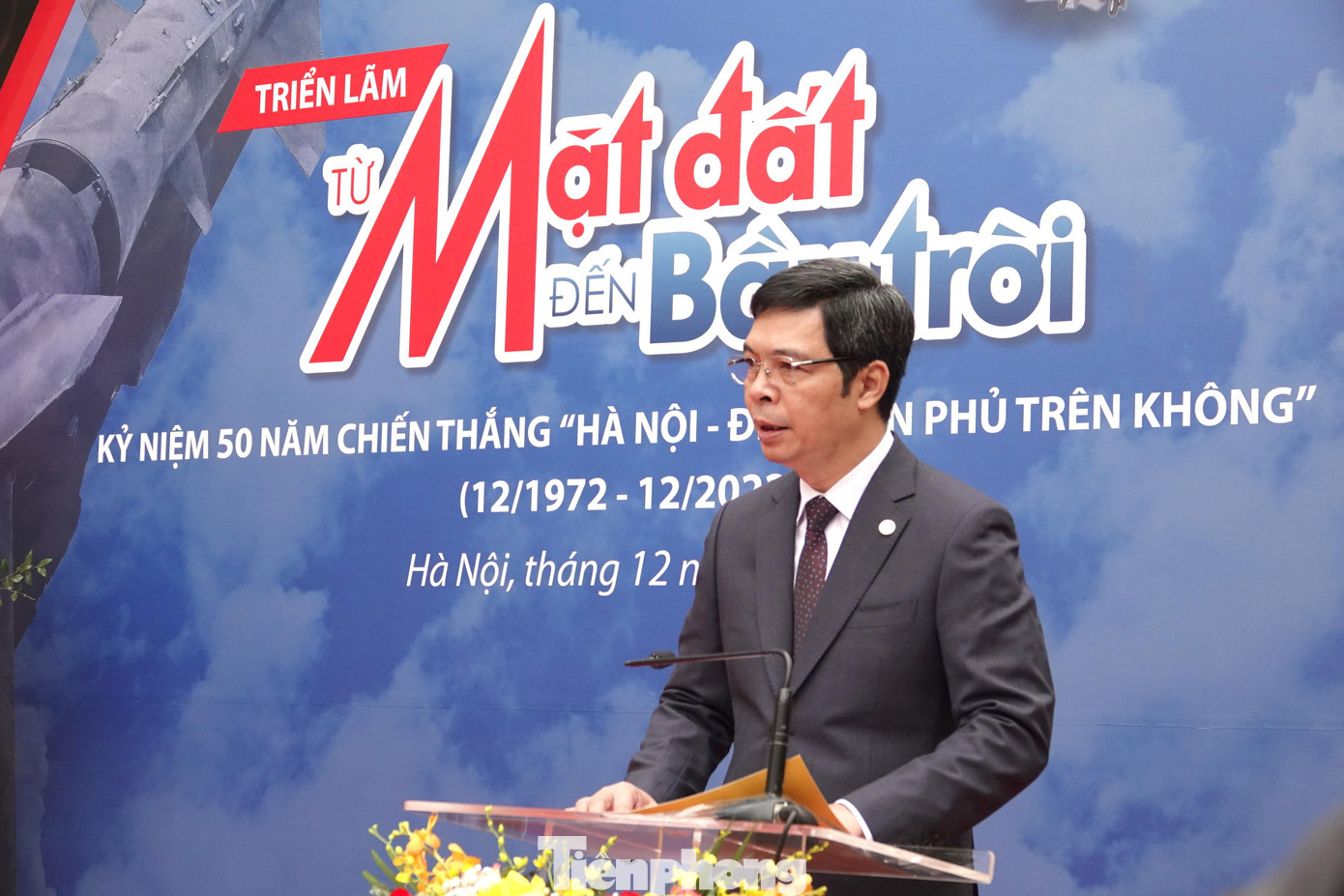 Ông Nguyễn Thanh Quang, Giám đốc Trung tâm Bảo tồn Di sản Thăng Long- Hà Nội cho biết, nhân kỷ niệm 50 năm Chiến thắng “Hà Nội - Điện Biên phủ trên không”, Trung tâm chỉnh lý nội dung trưng bày diễn giải tại Hầm T1, ứng dụng công nghệ 3D mapping để diễn giải câu chuyện chuyện lịch sử một cách chân thực và hấp dẫn, giúp công chúng có thể cảm nhận sâu sắc những thời khắc đặc biệt và chiến công của quân dân ta trong 12 ngày đêm chiến đấu ngoan cường, bảo vệ Thủ đô Hà Nội.