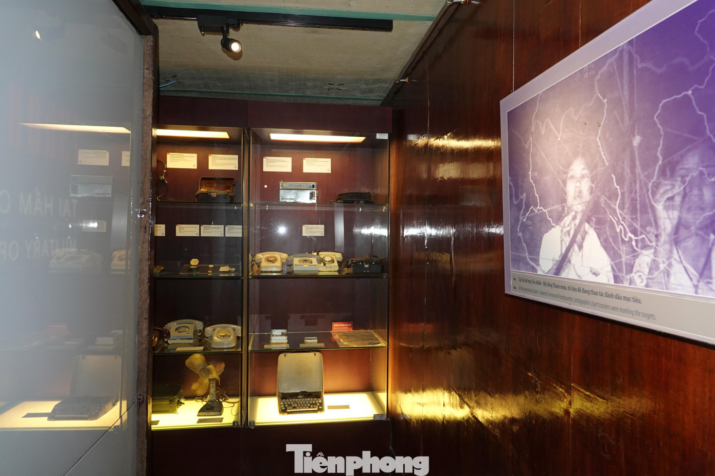 Công nghệ 3D mapping diễn giải câu chuyện và không khí làm việc dưới Hầm T1 trong ngày đầu tiên Mỹ đưa B-52 đánh ra Hà Nội và các tỉnh miền Bắc, đặc biệt là thời khắc chiếc máy bay B-52 đầu tiên bị bắn rơi trên bầu trời Hà Nội trong đêm mở màn chiến dịch.