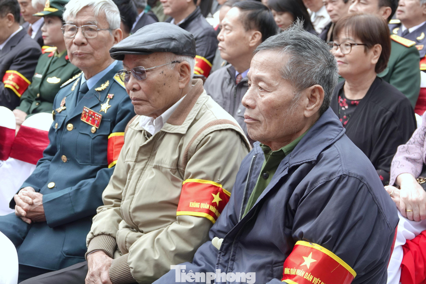 Những cựu binh tề tựu gặp lại đồng đội, cùng nhau ôn lại ký ức 12 ngày đêm bảo vệ bầu trời Hà Nội năm 1972.