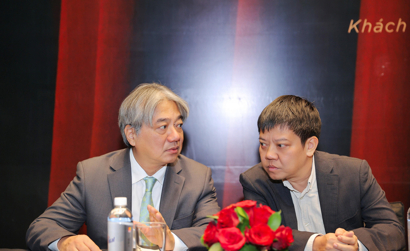 Nhạc trưởng Honna Tetsuji và NSƯT Trịnh Tùng Linh, Giám đốc Dàn nhạc Giao hưởng Việt Nam.