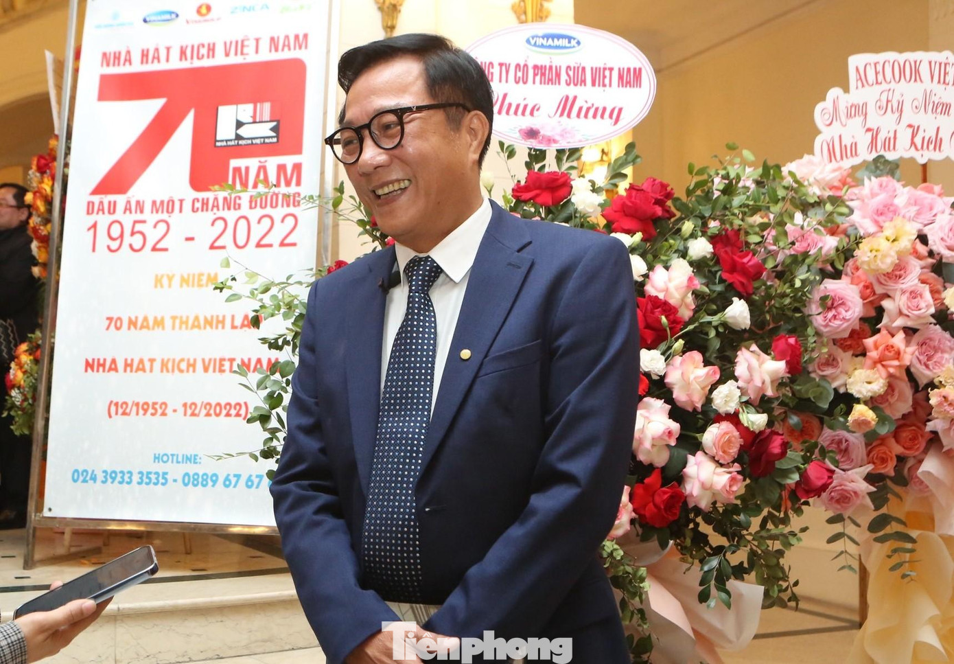 Tốt nghiệp lớp Diễn viên Khóa I của Nhà hát Kịch Việt Nam, sau này Trọng Trinh chuyển sang truyền hình. "Nhà hát Kịch Việt Nam luôn là ngôi nhà thân thương đối với tôi, ghi dấu nhiều kỷ niệm không thể quên", NSND Trọng Trinh chia sẻ với Tiền Phong. Anh nói rằng dù rẽ sang lĩnh vực truyền hình nhưng sân khấu luôn có sức mê hoặc rất lớn. Anh vẫn ấp ủ có dịp quay trở lại sân khấu.