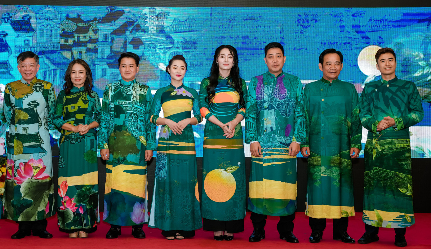 Dàn nghệ sĩ ra mắt, chuẩn bị bấm máy phần 3.