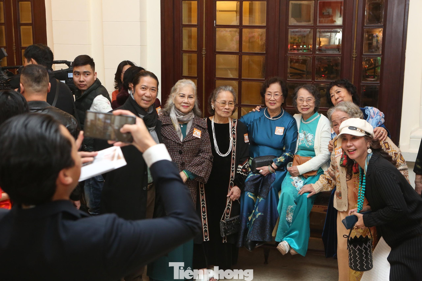 Dịp hội ngộ của nhiều thế hệ Nhà hát Kịch Việt Nam trong lễ kỷ niệm 70 năm thành lập.