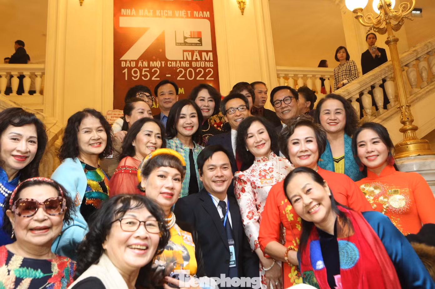 NSND Thu Hà (Nhà hát Kịch Hà Nội) cũng tới chung vui cùng đồng nghiệp.