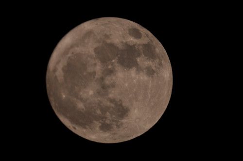 Mặt trăng nhìn to, rõ hơn trong 19-3-2011 khi đến gần Trái đất nhất trong vòng 19 năm