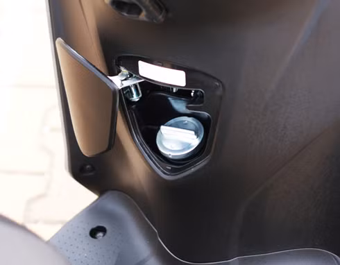 Honda Lead 125 đời mới đã thay đổi vị trí nắp bình xăng tiện dụng hơn. Ảnh: Đức Huy