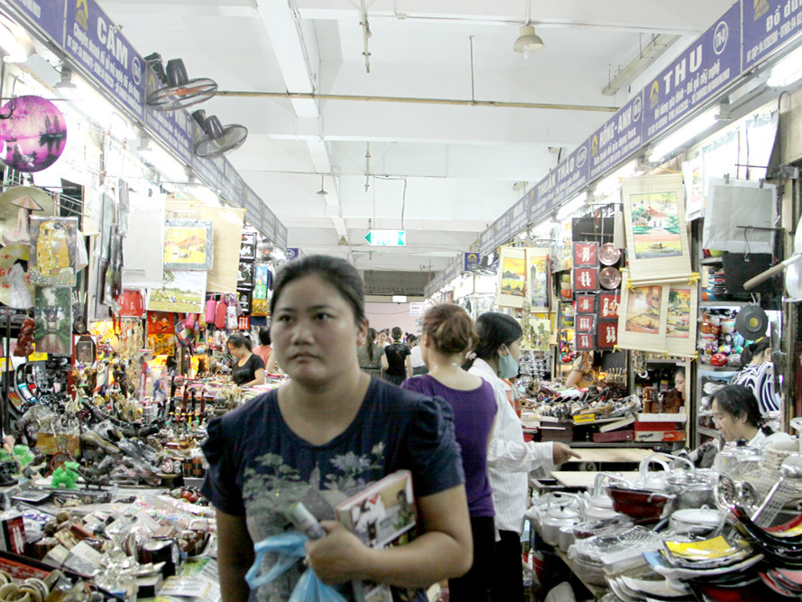 Hàng hóa Made in China tràn ngập chợ. Ảnh: Minh Đức. Hàng hóa Made in China tràn ngập chợ Ảnh: Minh Đức