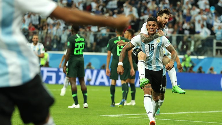 Argentina lách qua khe cửa hẹp vào vòng 1/8 World Cup ảnh 1 Argentina lách qua khe cửa hẹp vào vòng 1/8 World Cup ảnh 1