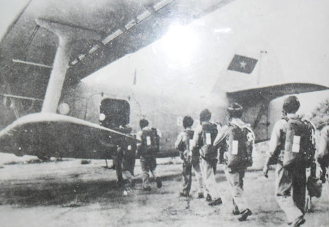 Những năm đầu hoạt động, An-2 chủ yếu tham gia công tác chở khách, vận tải hàng hóa, huấn luyện lính dù