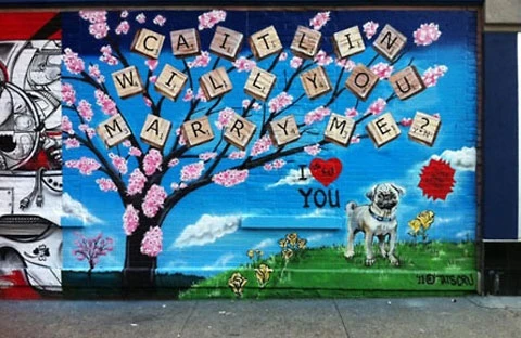 Bức tranh lớn được thực hiện ở khu phố đông người. Bức tranh lớn được thực hiện ở khu phố đông người