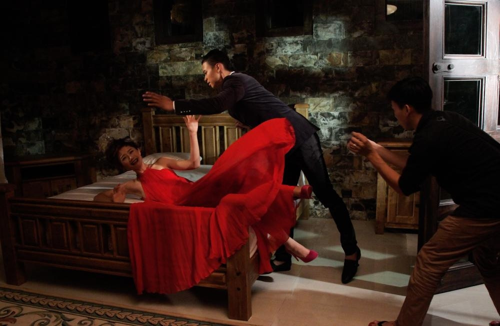 Trà My diễn cảnh bị đánh đập dã man