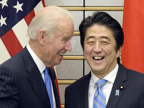 Phó Tổng thống Mỹ Joe Biden và Thủ tướng Nhật Bản Shinzo Abe tại Tokyo hôm 3/12. Phó Tổng thống Mỹ Joe Biden và Thủ tướng Nhật Bản Shinzo Abe tại Tokyo hôm 3/12