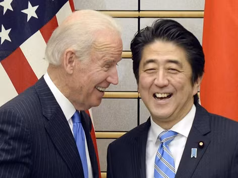 Phó Tổng thống Mỹ Joe Biden và Thủ tướng Nhật Bản Shinzo Abe tại Tokyo hôm 3/12