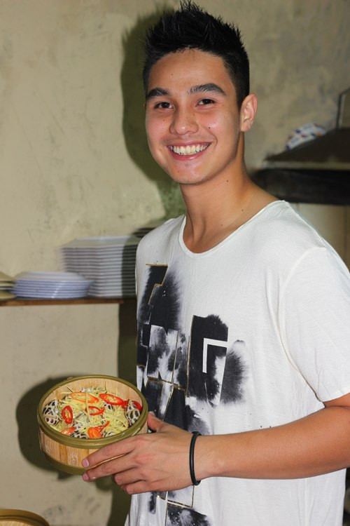 Hotboy Baggio làm ông chủ quán Ốc Cu Tồ