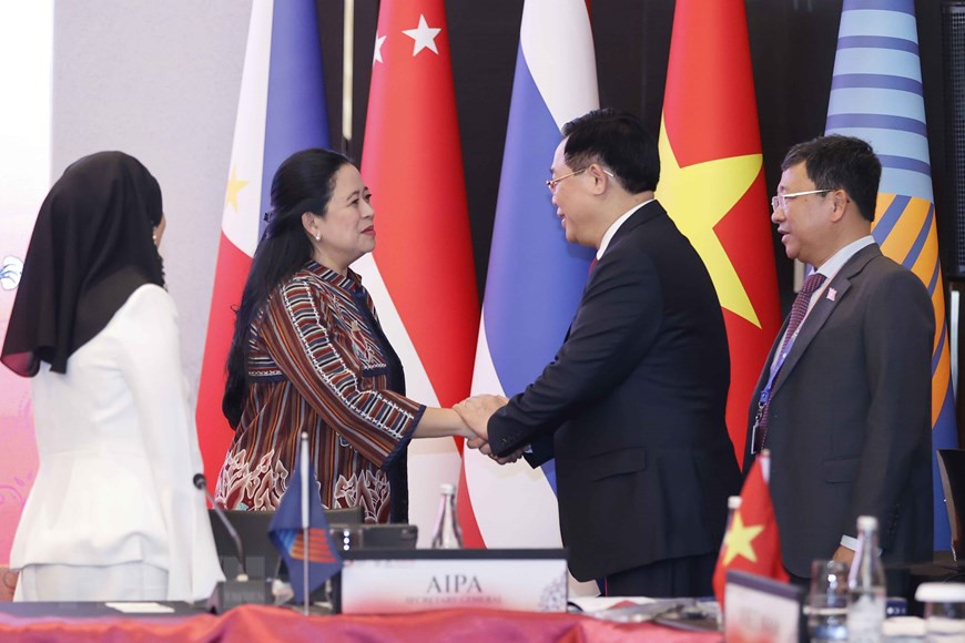 Chủ tịch Quốc hội Vương Đình Huệ với Chủ tịch Hạ viện Indonesia, Chủ tịch AIPA, Puan Maharani. (Ảnh: Doãn Tấn/TTXVN) Chủ tịch Quốc hội Vương Đình Huệ với Chủ tịch Hạ viện Indonesia, Chủ tịch AIPA, Puan Maharani. (Ảnh: Doãn Tấn/TTXVN)