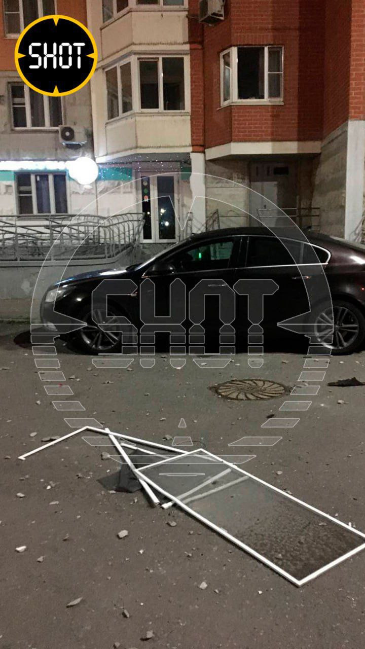 Một số xe hơi bị hư hại trong vụ tấn công. Ảnh: SHOT Một số xe hơi bị hư hại trong vụ tấn công. Ảnh: SHOT