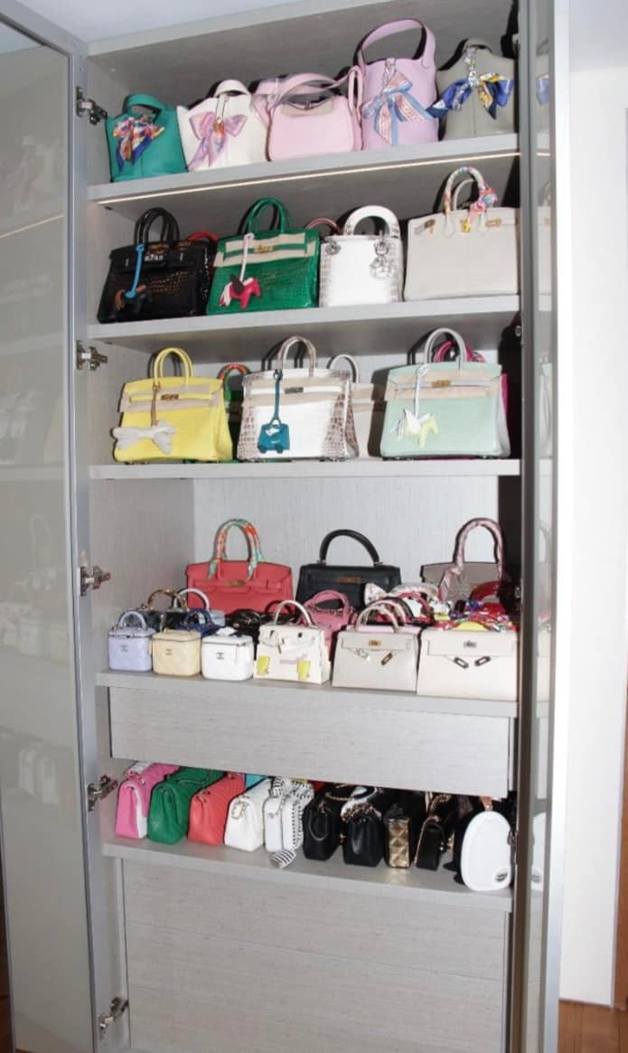 Những chiếc túi xách đắt tiền. Ảnh: Cảnh sát Singapore