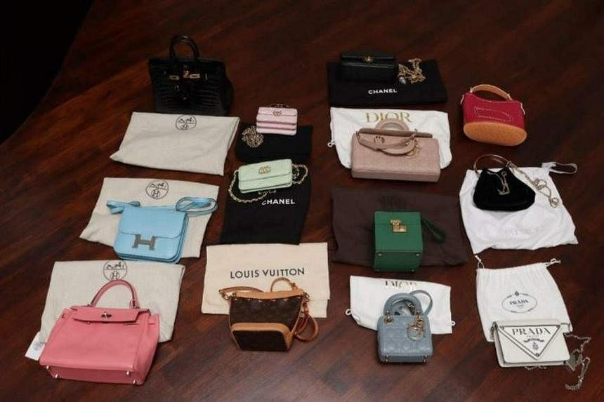Những chiếc túi xách đắt tiền. Ảnh: Cảnh sát Singapore