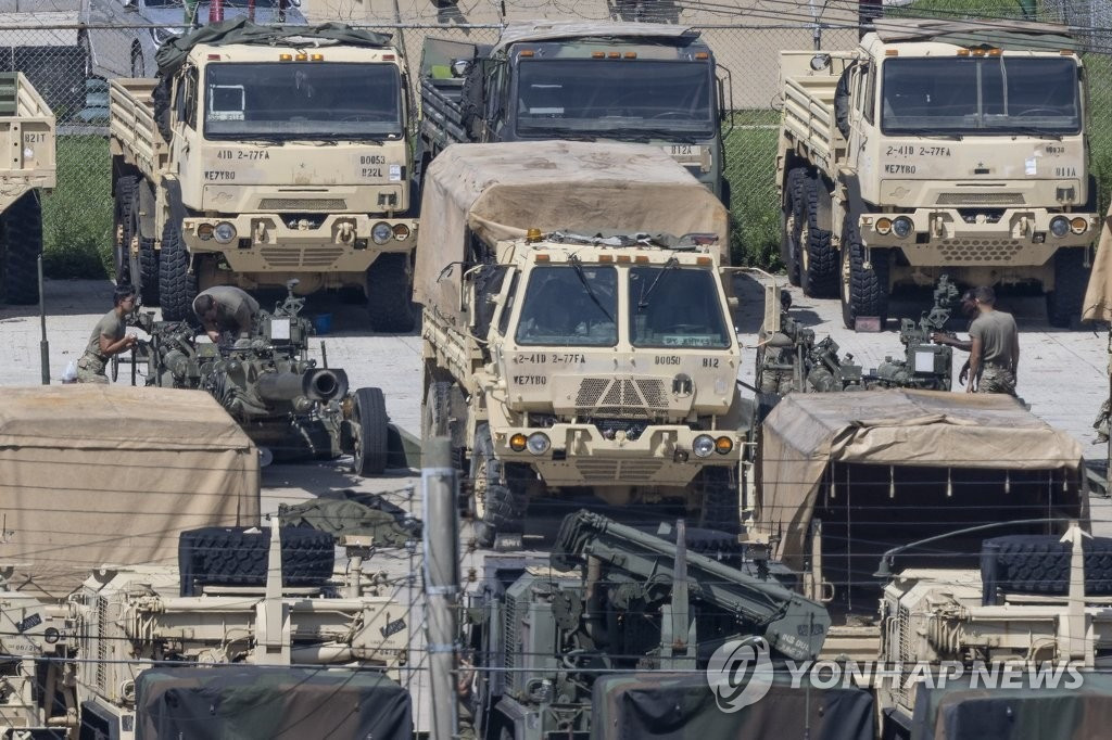 Các binh sĩ kiểm tra pháo kéo tại một căn cứ của Mỹ ở Dongducheon, cách Seoul 41 km về phía bắc. Ảnh: Yonhap Các binh sĩ kiểm tra pháo kéo tại một căn cứ của Mỹ ở Dongducheon, cách Seoul 41 km về phía bắc. Ảnh: Yonhap