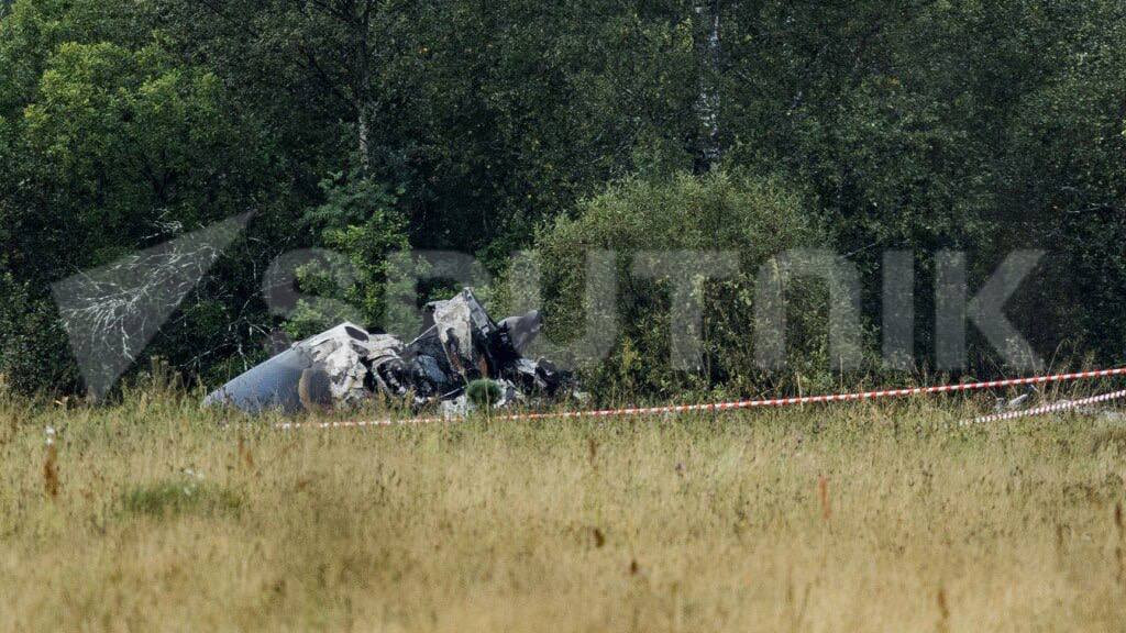 Các mảnh vỡ máy bay nằm rải rác. Ảnh: Sputnik Các mảnh vỡ máy bay nằm rải rác. Ảnh: Sputnik