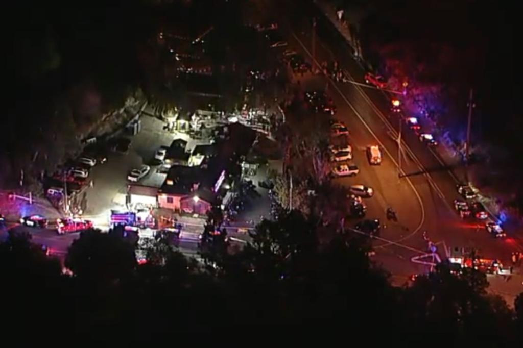 Lực lượng chức năng tập trung tại hiện trường. Ảnh: NY Post