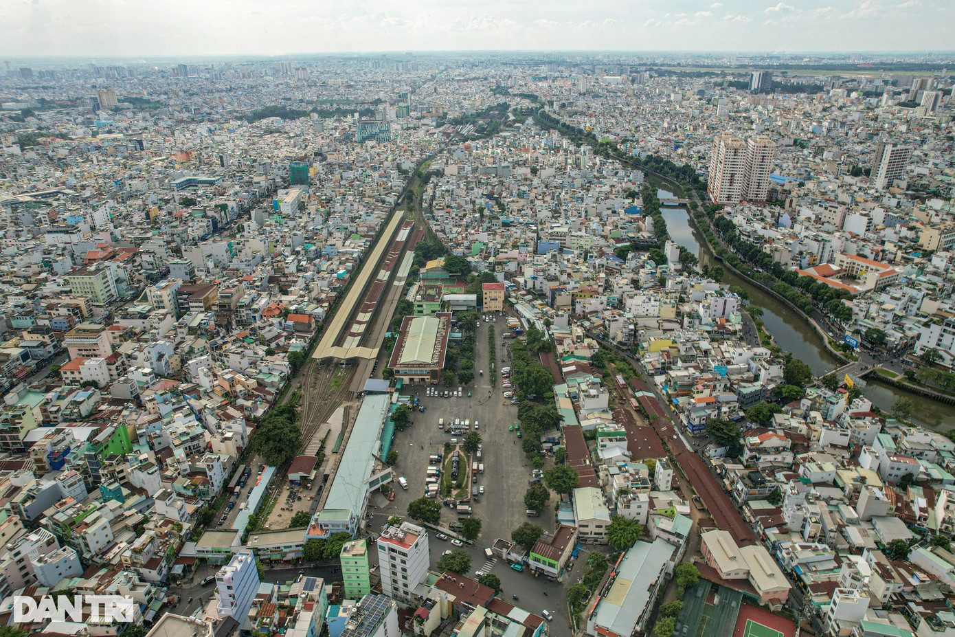 Ga Sài Gòn hiện nay là ga cuối của tuyến đường sắt Hà Nội - TPHCM, ga có chức năng vận chuyển hành khách, hàng hóa là chính. Ga có ba ke nhưng chủ yếu tác nghiệp hành khách tại hai ke cạnh đường số 2 số 3, cạnh đường số 4 và số 5. Hiện nay, ga Sài Gòn đang tổ chức chạy 11 đôi tàu khách/ngày đêm, dịp lễ, tết sẽ tăng cường thêm bốn đôi tàu khách/ngày đêm (tổng là 15 đôi tàu khách/ngày đêm).