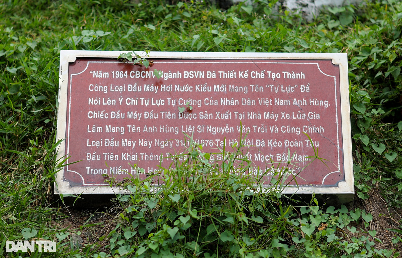 Năm 1978, thực hiện chủ trương chỉnh trang quy hoạch đô thị của Ủy ban nhân dân TPHCM, ga Sài Gòn dời về ga Bình Triệu, đồng thời nâng cấp, tu sửa ga hàng hóa Hòa Hưng cũ thành ga hành khách Sài Gòn ngày nay. Tháng 11/1983, ga Sài Gòn chính thức đi vào hoạt động, khai thác.