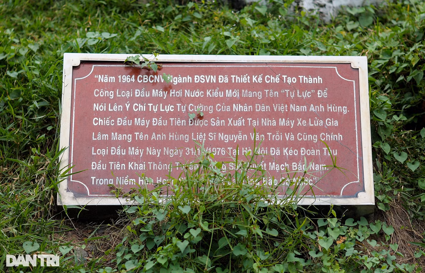 Năm 1978, thực hiện chủ trương chỉnh trang quy hoạch đô thị của Ủy ban nhân dân TPHCM, ga Sài Gòn dời về ga Bình Triệu, đồng thời nâng cấp, tu sửa ga hàng hóa Hòa Hưng cũ thành ga hành khách Sài Gòn ngày nay. Tháng 11/1983, ga Sài Gòn chính thức đi vào hoạt động, khai thác. Năm 1978, thực hiện chủ trương chỉnh trang quy hoạch đô thị của Ủy ban nhân dân TPHCM, ga Sài Gòn dời về ga Bình Triệu, đồng thời nâng cấp, tu sửa ga hàng hóa Hòa Hưng cũ thành ga hành khách Sài Gòn ngày nay. Tháng 11/1983, ga Sài Gòn chính thức đi vào hoạt động, khai thác.