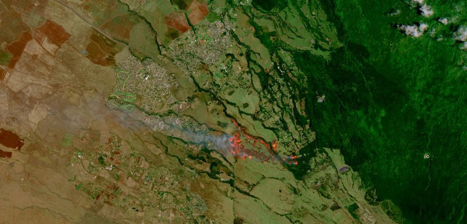 Đám cháy rừng ở Maui nhìn từ trên cao. Ảnh: Reuters