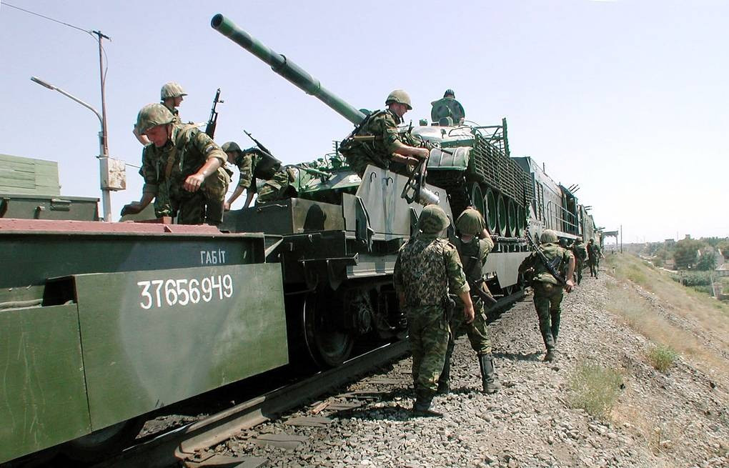 Một đoàn tàu quân sự Nga. Ảnh: Tass