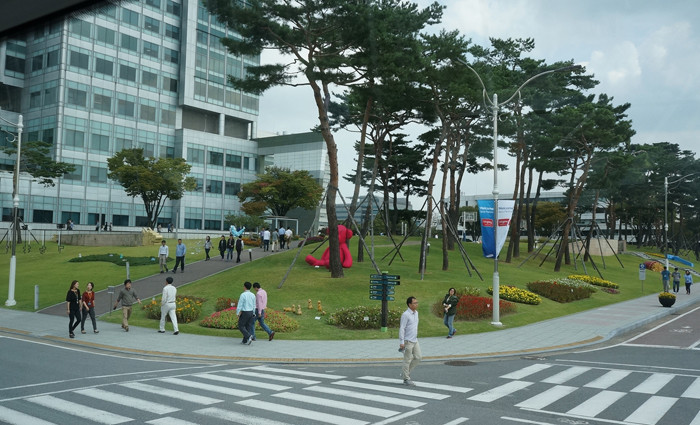 Bên trong 'thánh địa' của Samsung ở TP Suwon