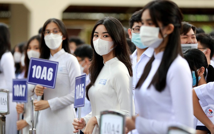 Trường THPT nào được mệnh danh là trường có kích thước cổng nhỏ nhất Việt Nam?