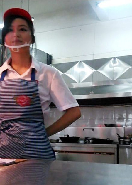 Hình ảnh "cô gái cơm chiên" khiến cư dân mạng TQ thích thú. Hình ảnh