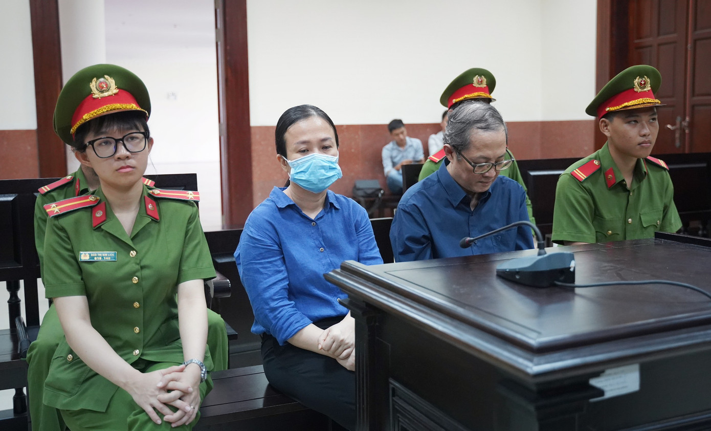 Hai bị cáo Nguyễn Minh Quân và Nguyễn Lan Anh tại phiên tòa phúc thẩm.