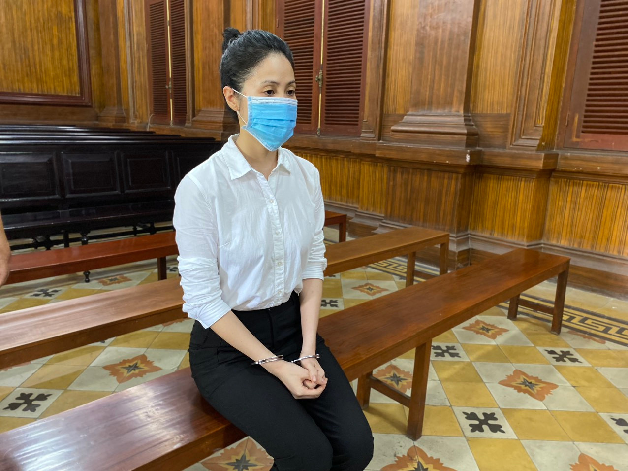 Bị cáo Phùng Thị Nghệ tại phiên tòa. Bị cáo Phùng Thị Nghệ tại phiên tòa.