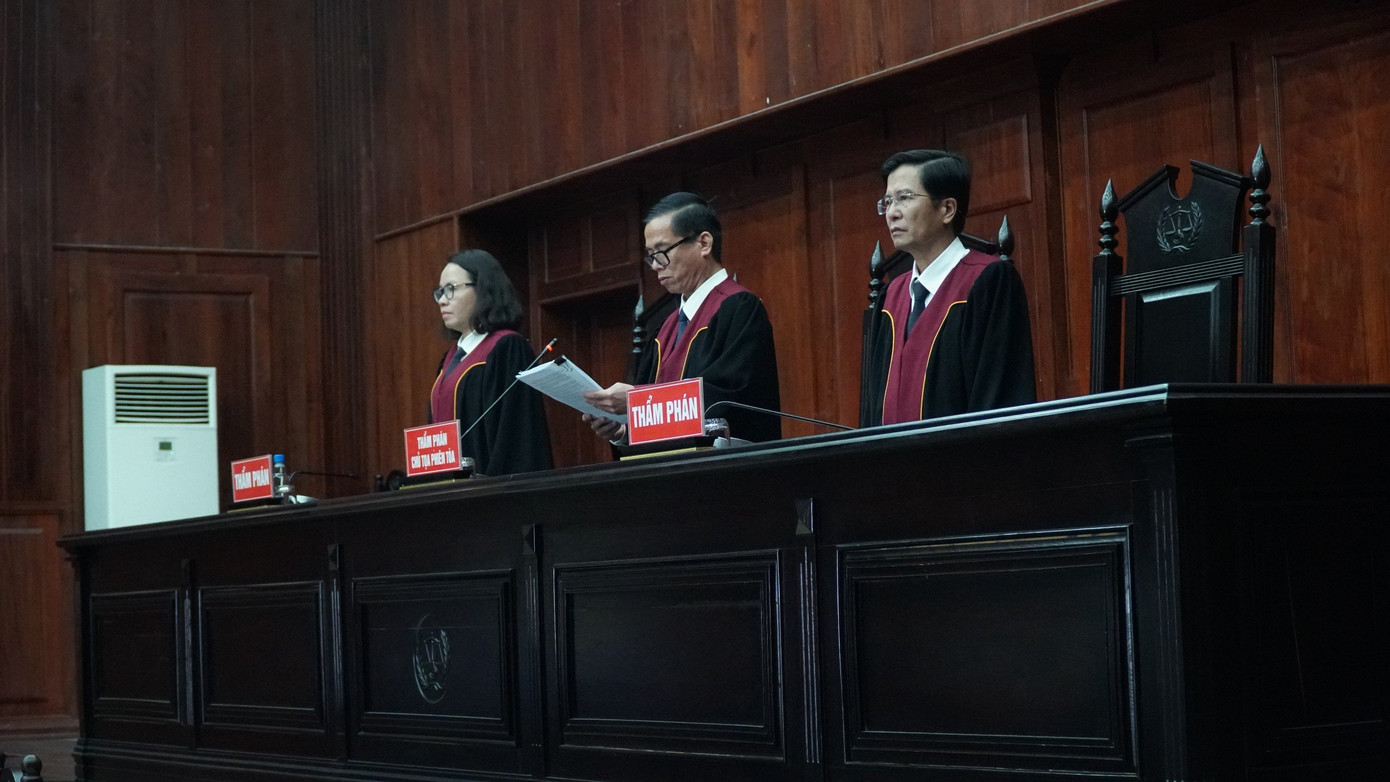 HĐXX cấp phúc thẩm đang tuyên án. HĐXX cấp phúc thẩm đang tuyên án.