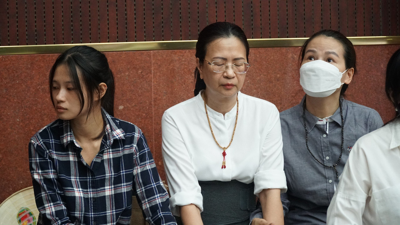 Bà Nguyễn Thị Bích Hạnh (giữa) tại phiên tòa. Bà Nguyễn Thị Bích Hạnh (giữa) tại phiên tòa.