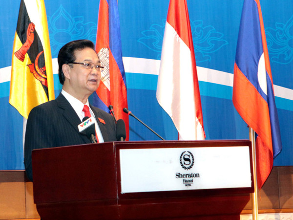 Thủ tướng Nguyễn Tấn Dũng đến dự và phát biểu chào mừng AMMY VII Ảnh: TTXVN . Thủ tướng Nguyễn Tấn Dũng đến dự và phát biểu chào mừng AMMY VII Ảnh: TTXVN