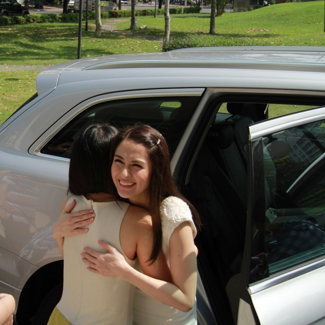 Cũng giống như những sự kiện trước đó, Marian luôn trung thành với phong cách ăn mặc thanh lịch, đơn giản và nhẹ nhàng. Gương mặt nữ diễn viên cũng không trang điểm nhiều son phấn. Chính bởi vậy người đối diện luôn cảm nhận được sự gần gũi và thân thiện từ cô