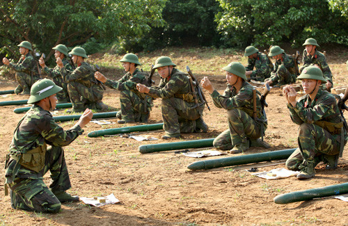 Thực hành liên kết ở trung đội bộ binh 8, tiểu đoàn 1
