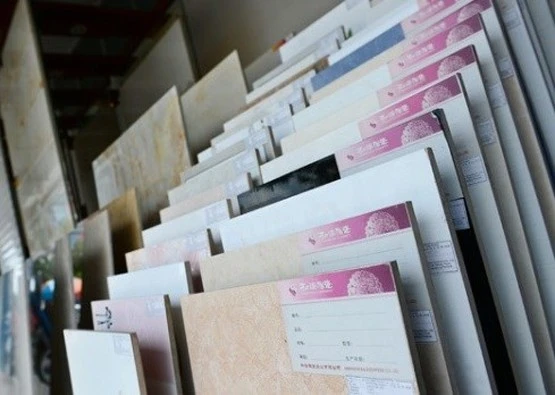 Ông T. dự tính sẽ thưởng mỗi nhân viên 200 viên gạch men (Ảnh minh họa) 