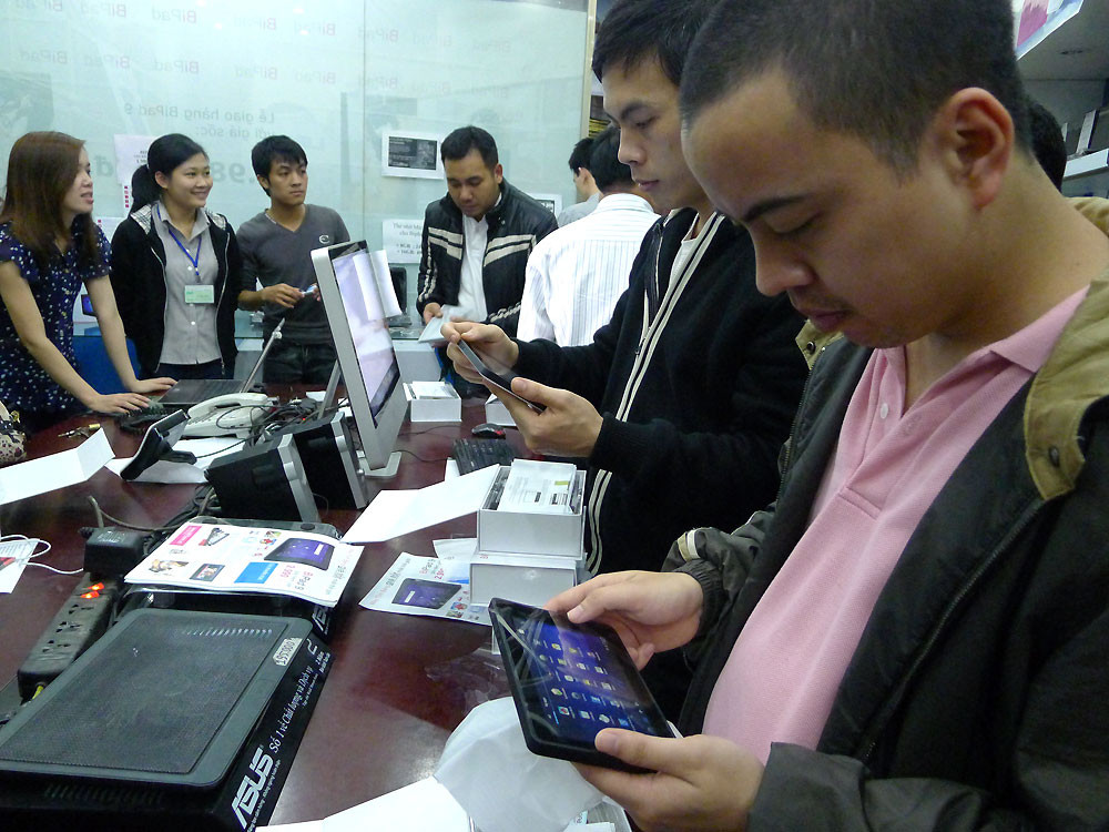 Khách hàng được hướng dẫn cài đặt để trải nghiệm cùng BiPad 9.