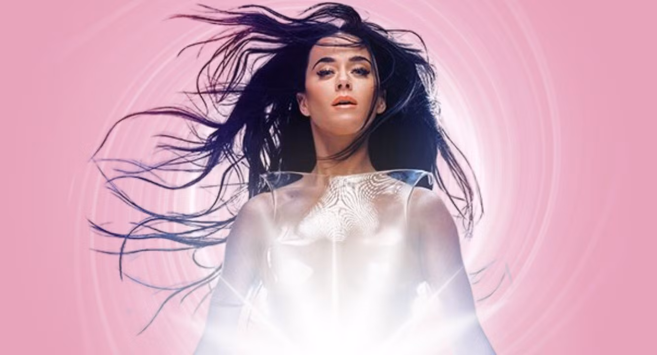 Sự thất bại của album "143" của Katy Perry cũng khiến mối quan hệ càng thêm khó khăn.